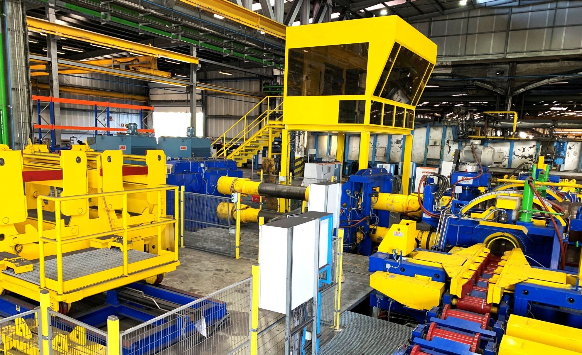 HOT ROLLING MILL FOR STAINLESS AND SUPER-ALLOYED STEEL GRADES